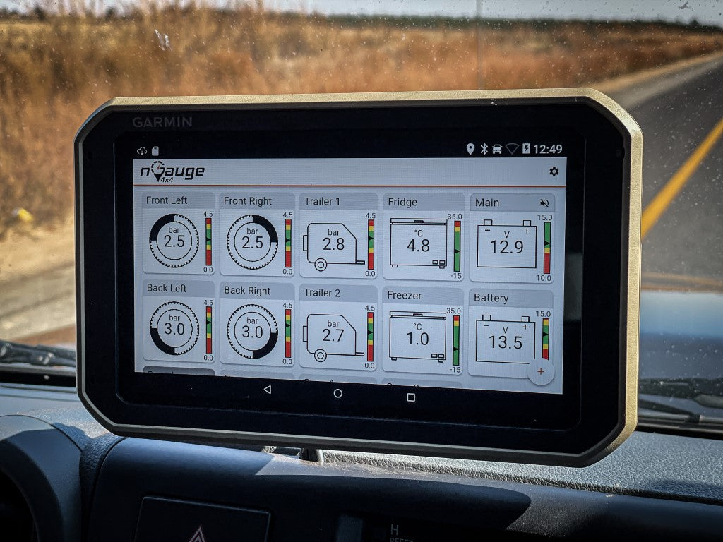 nGauge4x4 running on Garmin GPS unit showing multiple tyre pressures and temperatures